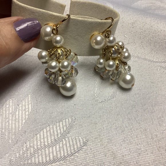 CHANDILIER vintage drop dangle earrings. MOMS COLLECTIONS - Picture 3 of 5